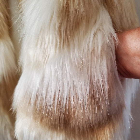 Cre8ions Faux Fur Vest - tans & cream - Picture 2 of 7